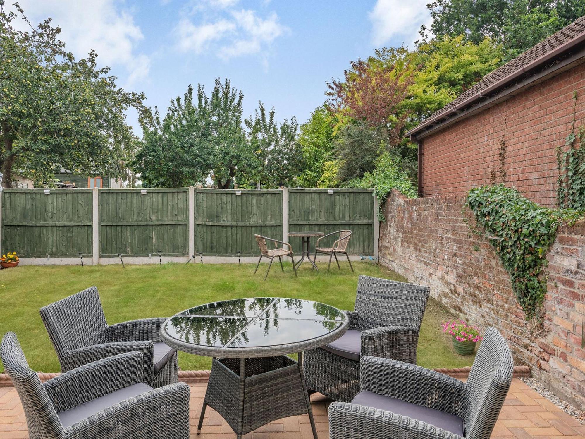 Managers Cottage Loddon Exterior photo